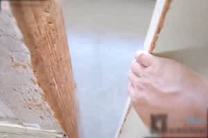 Naomi 偷偷在学校厕所口交  背景图片