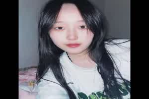 眼镜学生居家自慰附带生活照  背景图片