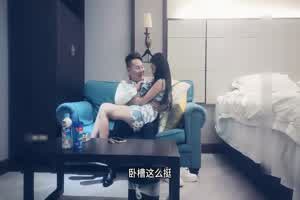 文静淡雅小姐姐，翘臀上居然纹着用力，上床极致反差‘大叔用力操死我’对白精彩，果然是个极品尤物！  背景图片