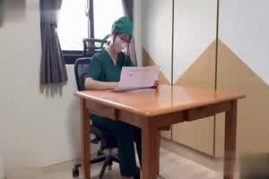 ssrpeach化身医生姐姐，在取精室内帮助捐精者！高颜值身姿加上巧妙手法 为你榨取精液  背景图片