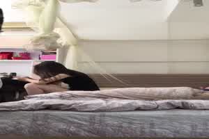 大乳晕正妹的房事偷拍外流  背景图片