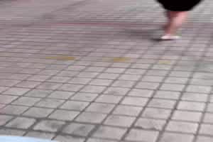 会玩 两男玩一女 给妹妹抽一口  背景图片