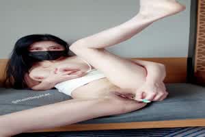 家人们谁懂阿 这么白晰苗条美女 不来啪啪太可惜  背景图片