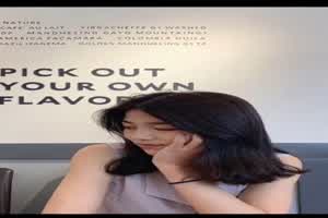 保险美女推销员为了业绩到客户家中推销时被男的趁机设计 ...  背景图片