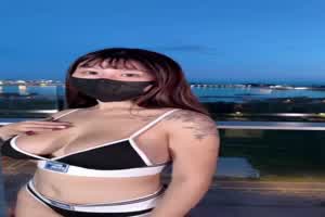 巨乳00后骚货～大乳房边艹边晃！这支片实用！  背景图片