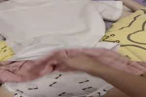 最喜欢这种萌妹子穿着jk被我按在床上输出  背景图片