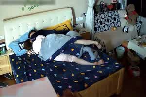 居家真实偷拍 高颜值气质范性感美女午休时被男友扒掉内裤各种姿势操逼  背景图片