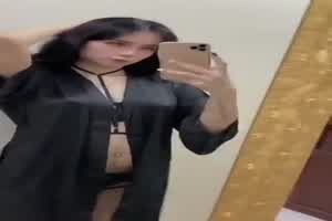 哥特风美女 穿孔上瘾  背景图片