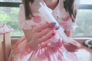 极品白虎名器美少女『小鹿酱』新作《粉色洛丽塔》异物入穴 别样高潮 高清1080P  背景图片