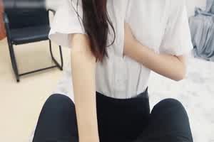 小秘书粗心大意让公司损失那么大，该是要好好调教一下  背景图片