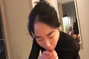 外语学院女学生骚货加拿大找大屌老外还有一个黑人3P轮流口交轮流被操叫声和表情都很夸张  背景图片