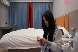 约操18岁小嫩妹，娇小可爱，还有sm的特殊爱好，床上床下极致反差，在床上淫语不断  背景图片