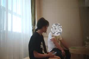 18y兼职学生妹逼紧听话  背景图片