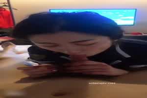 私约女同事做爱 让他扮演淫骚小女警  背景图片