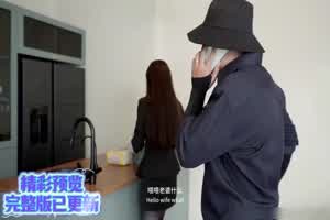 极品网红小姐姐⭐《色情烘焙上门服务》清纯欲女长腿蜜臀，小穴榨茎汁液泛滥，狂艹内射浇筑蜜壶！  背景图片