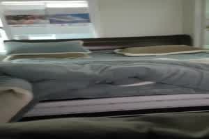 小情侣出租屋自拍做爱男欢女爱各种爆肏把反差婊干出白叫声淫荡  背景图片