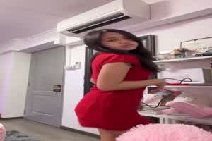 妹妹在家没事干，只好拍自慰视频给哥哥看  背景图片