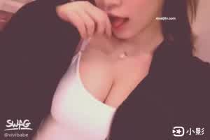 巨乳水蛇腰满足老板一切要求 ！  背景图片