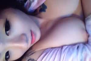 自拍续集之谁来安慰我  背景图片