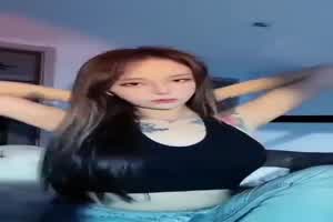 门事件 中国网红女主播《戚佳丽》自摸DIY影片流出！  背景图片