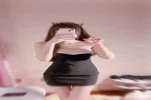 原创 晚晚酱 极品身材美女真空出镜热舞  背景图片
