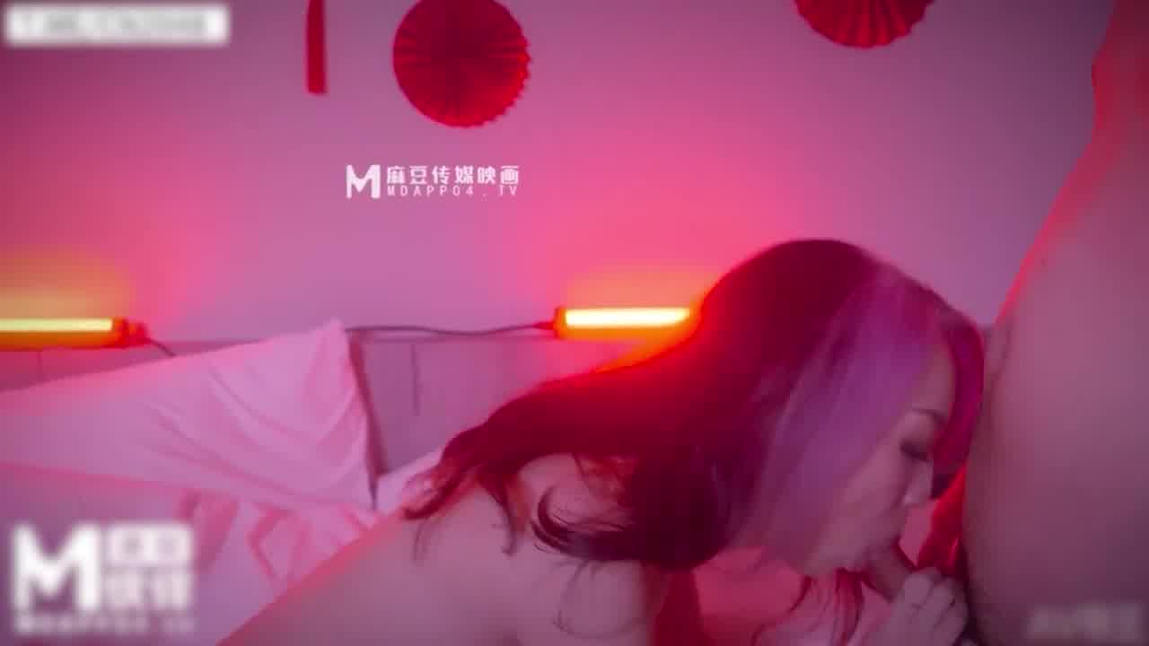  麻豆传媒 帝王作品 地方妈妈的性欲解放 的剧照5