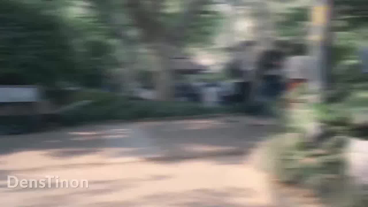  北京天使『XIZI』全裸园林阶梯教室极限露出 的剧照1