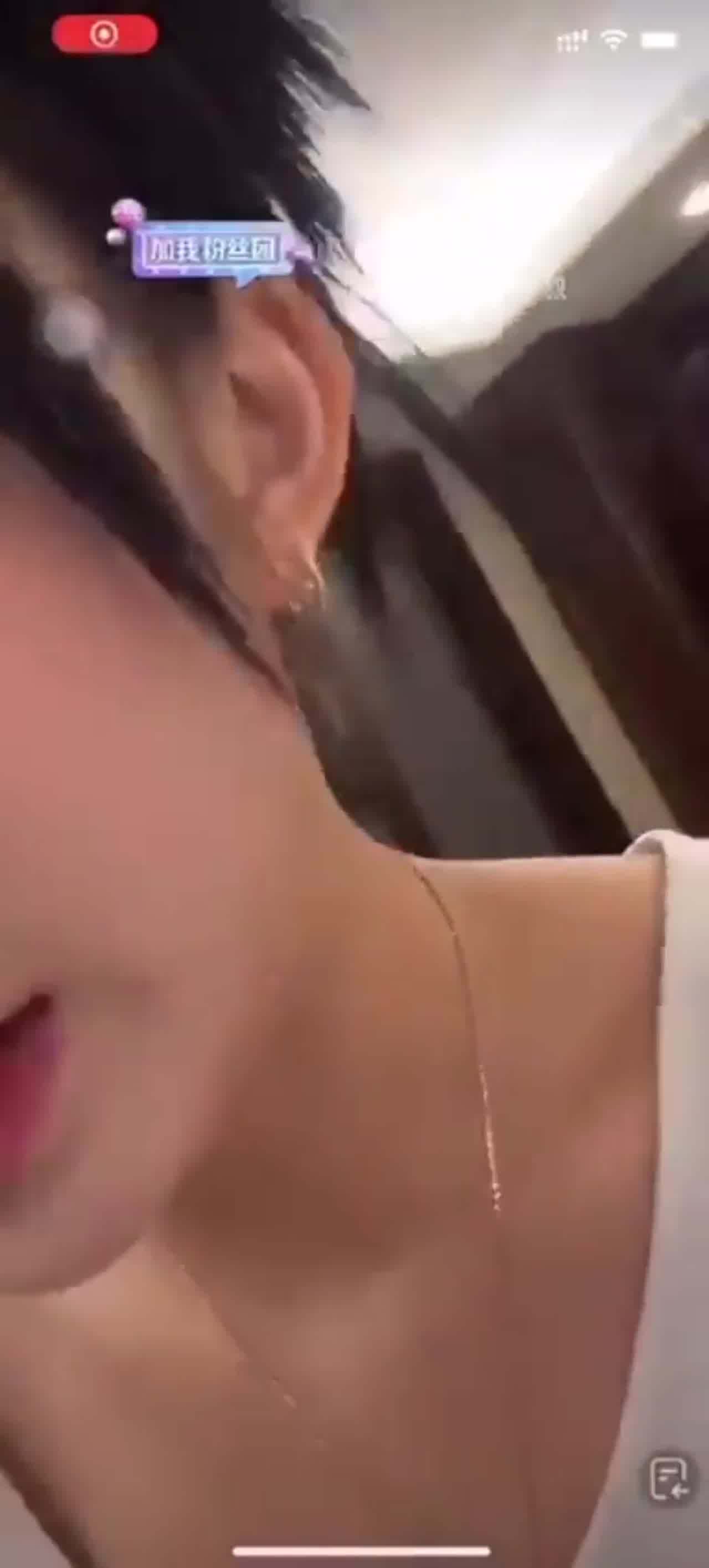  900万抖音可爱网红 认真看好 我只拨放一次 的剧照8