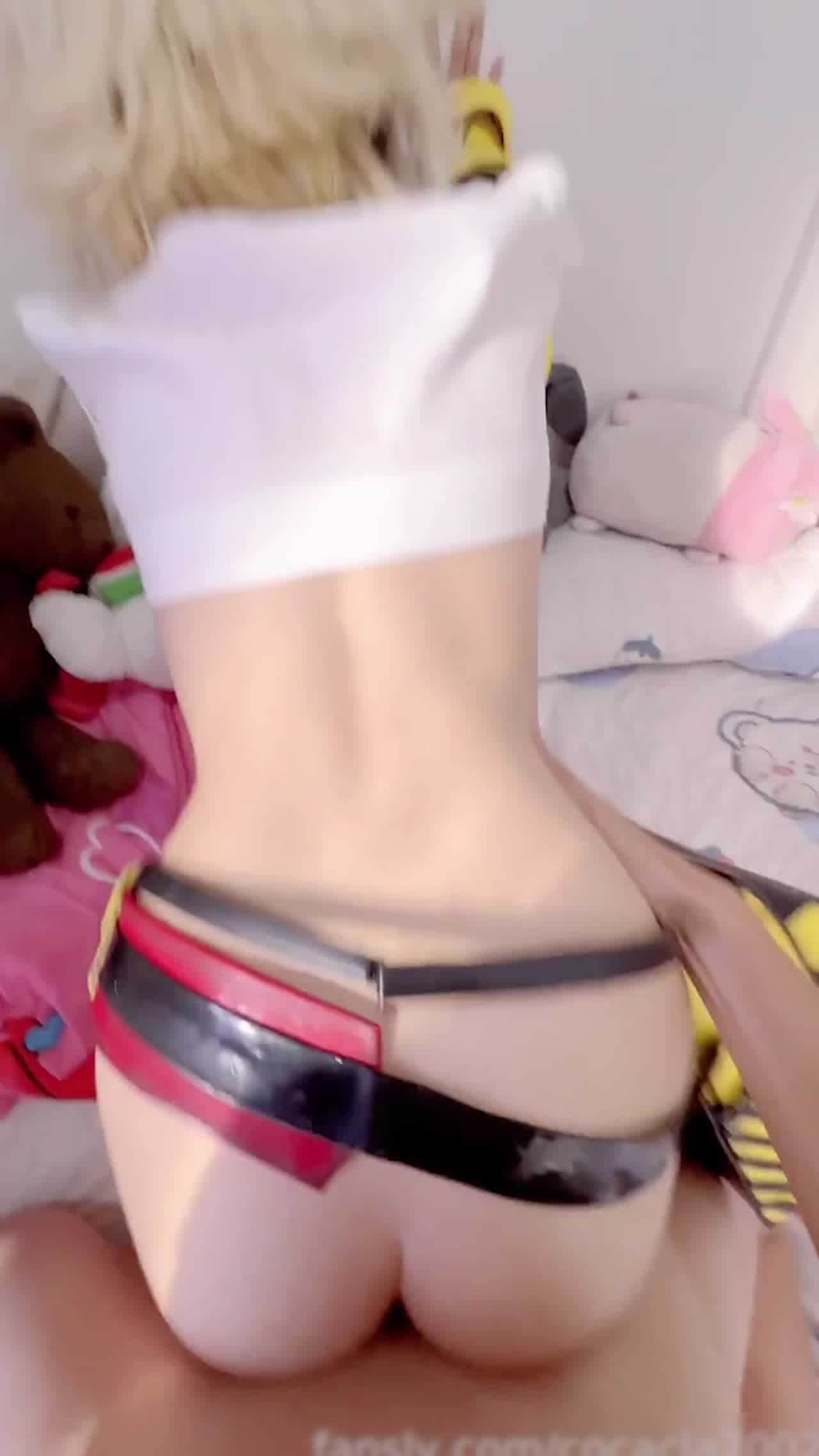  COS博主(自慰+骑乘后入)M属性拉满满 的剧照10