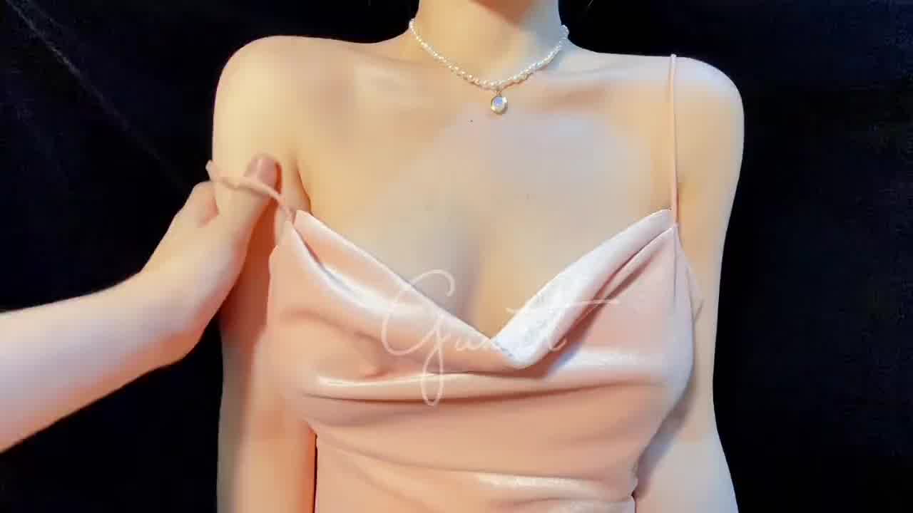  绝美玉奶 的剧照5