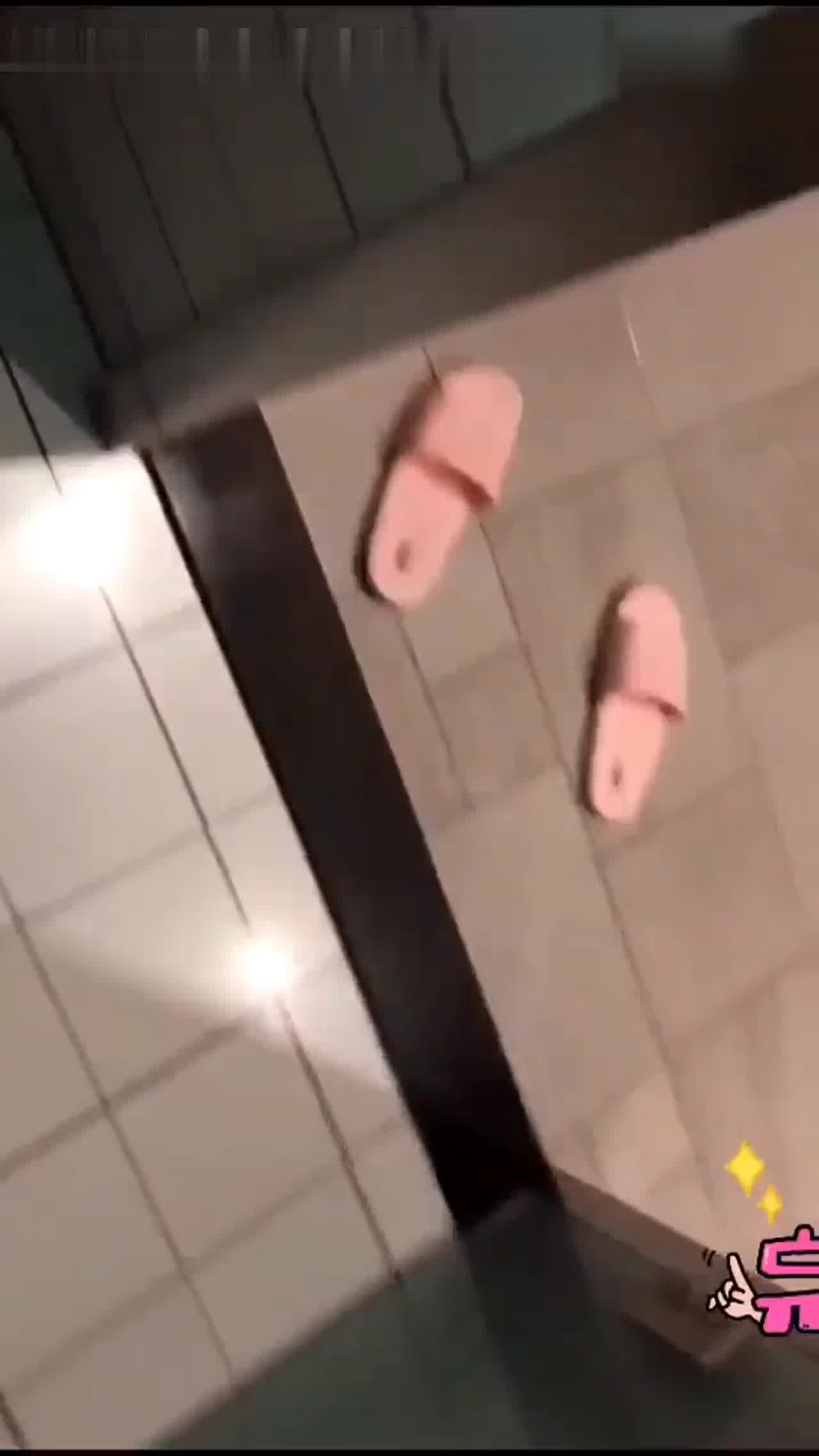  自拍后入极品短发吊钟乳 的剧照3