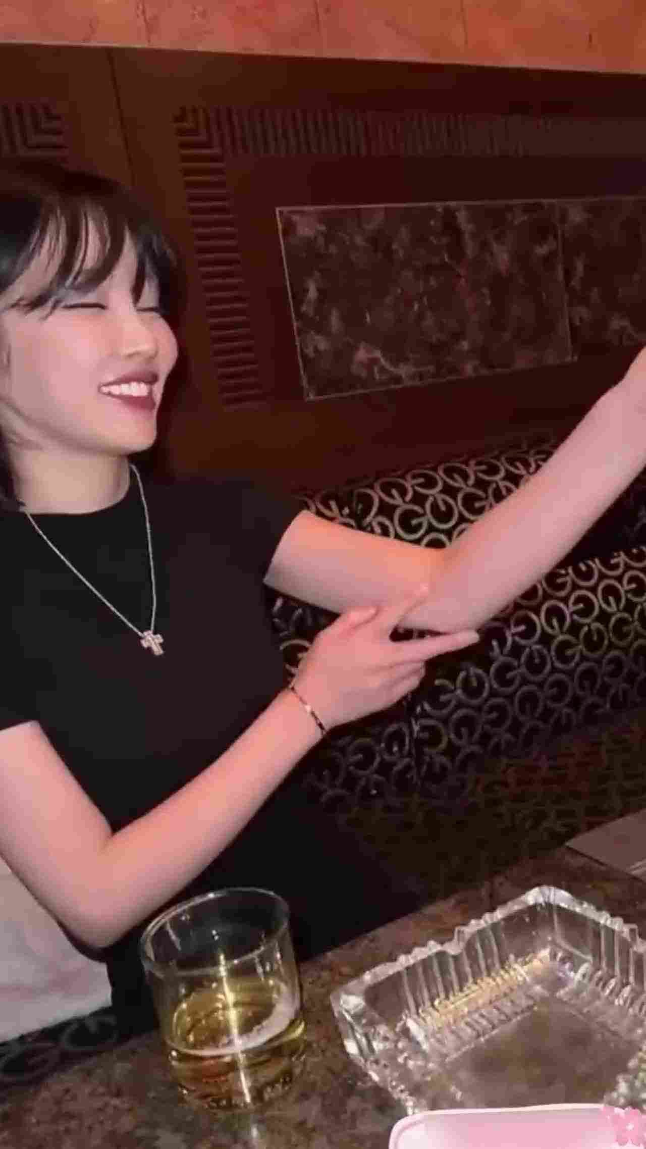  韩国前女团成员在灌醉后女主主动献逼和镜头的高清摄影让家人们看的津津有味！ 的剧照2