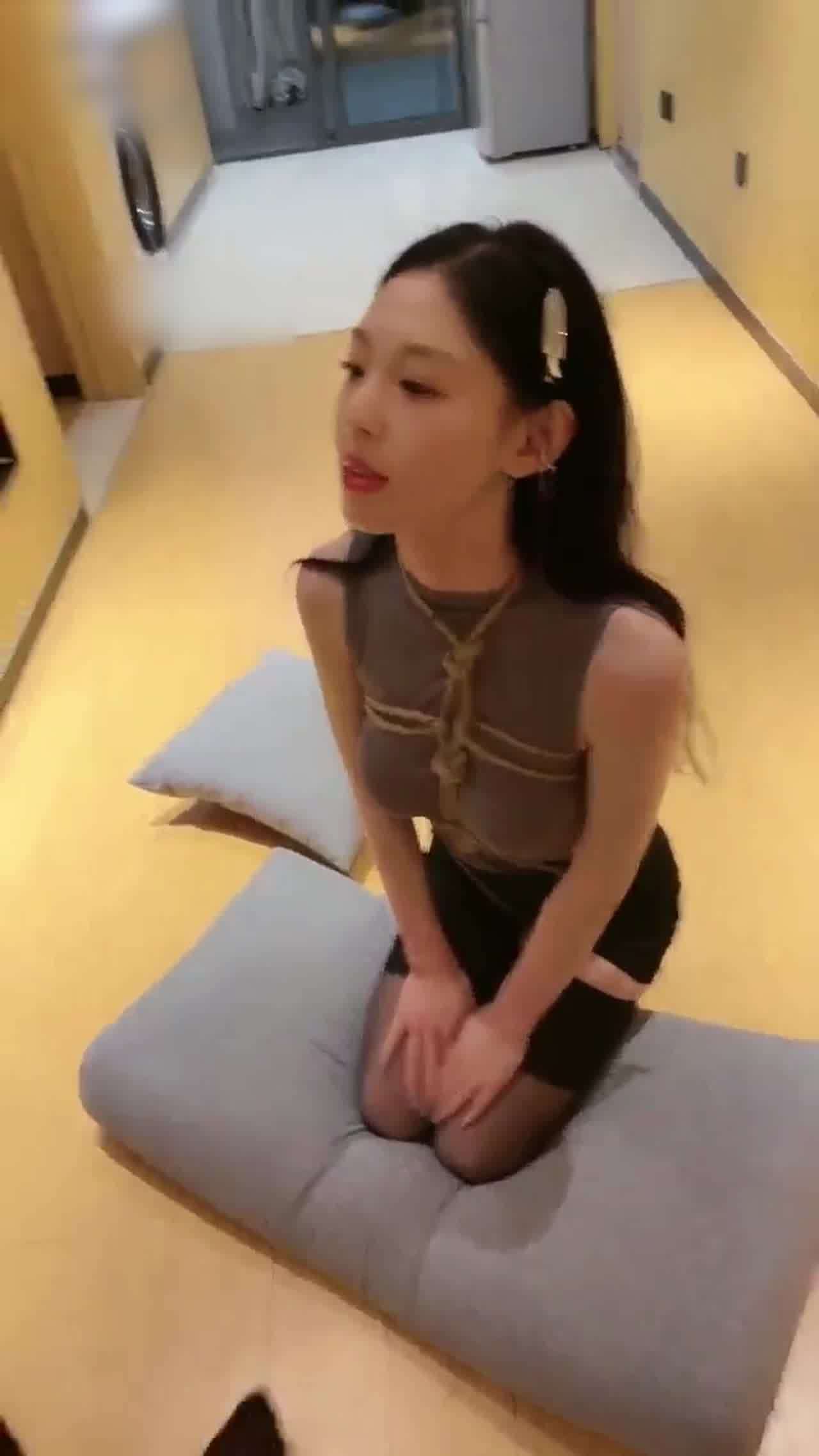  情纯妹妹辣妹姐姐女女性爱调教 的剧照4