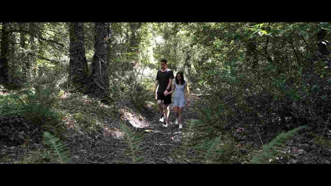  【女友怎么穿．夏】林中探险只为与男友野战打炮 的剧照6