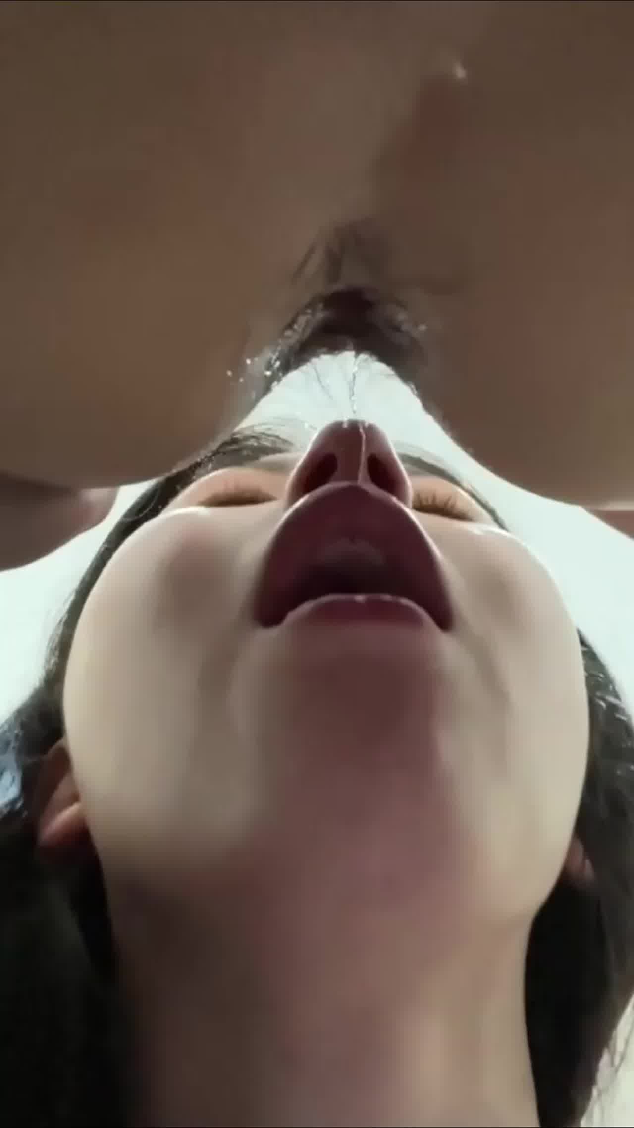  私房最新流出❤️舞蹈学院高颜值美女，舔脚 毒龙 耳光 口交 尿浴甘愿沦为母狗，被爆肛内射！ 的剧照5