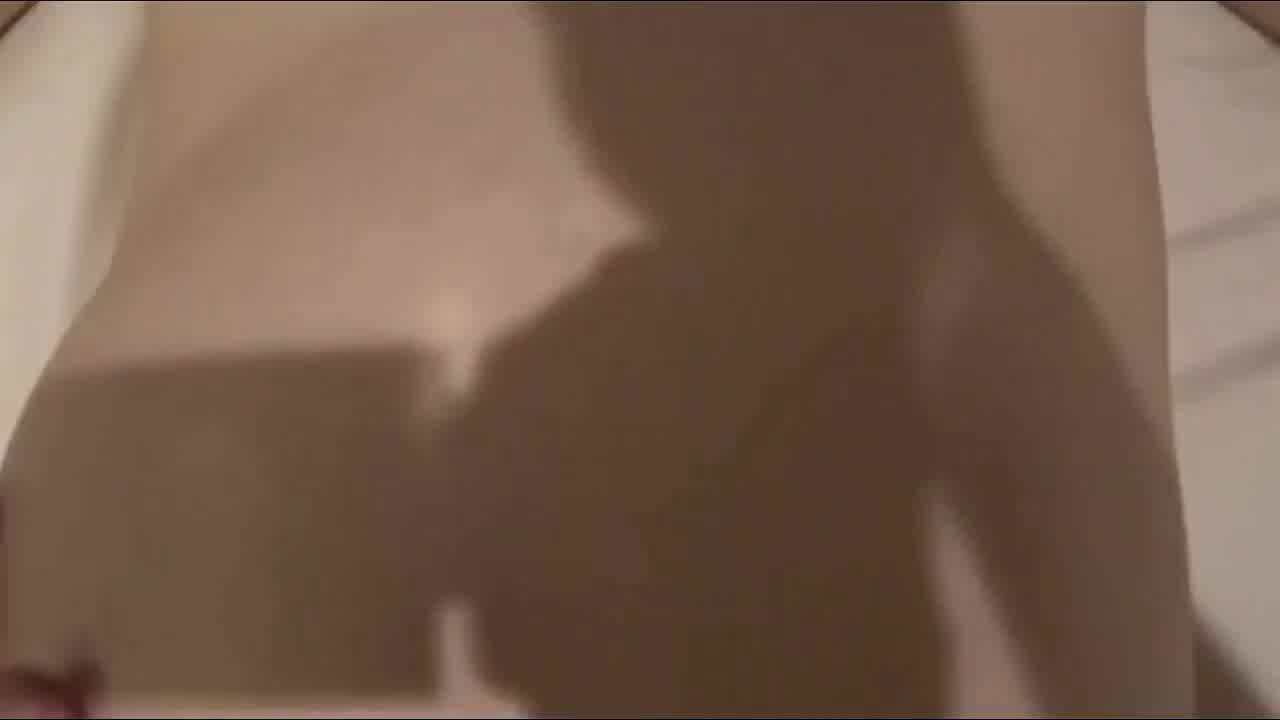  白皙气质孕妇酒店穿透视睡衣口交抽插 的剧照1