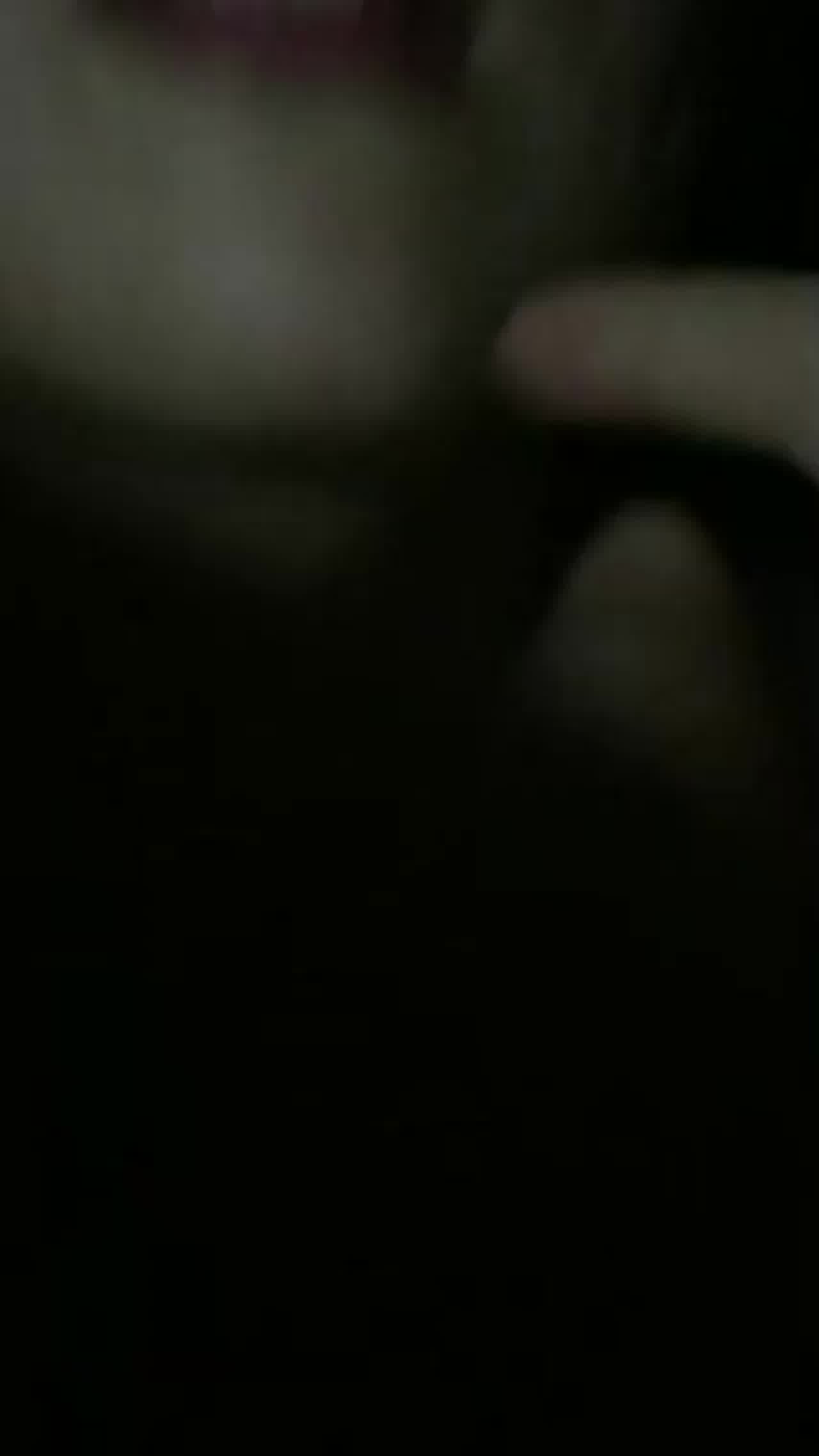  大一学妹安静口爆，她爸当时在客厅。过来，把嘴张开，洗干净。学妹含着精液的羞涩表情，不敢闹动静！ 的剧照5