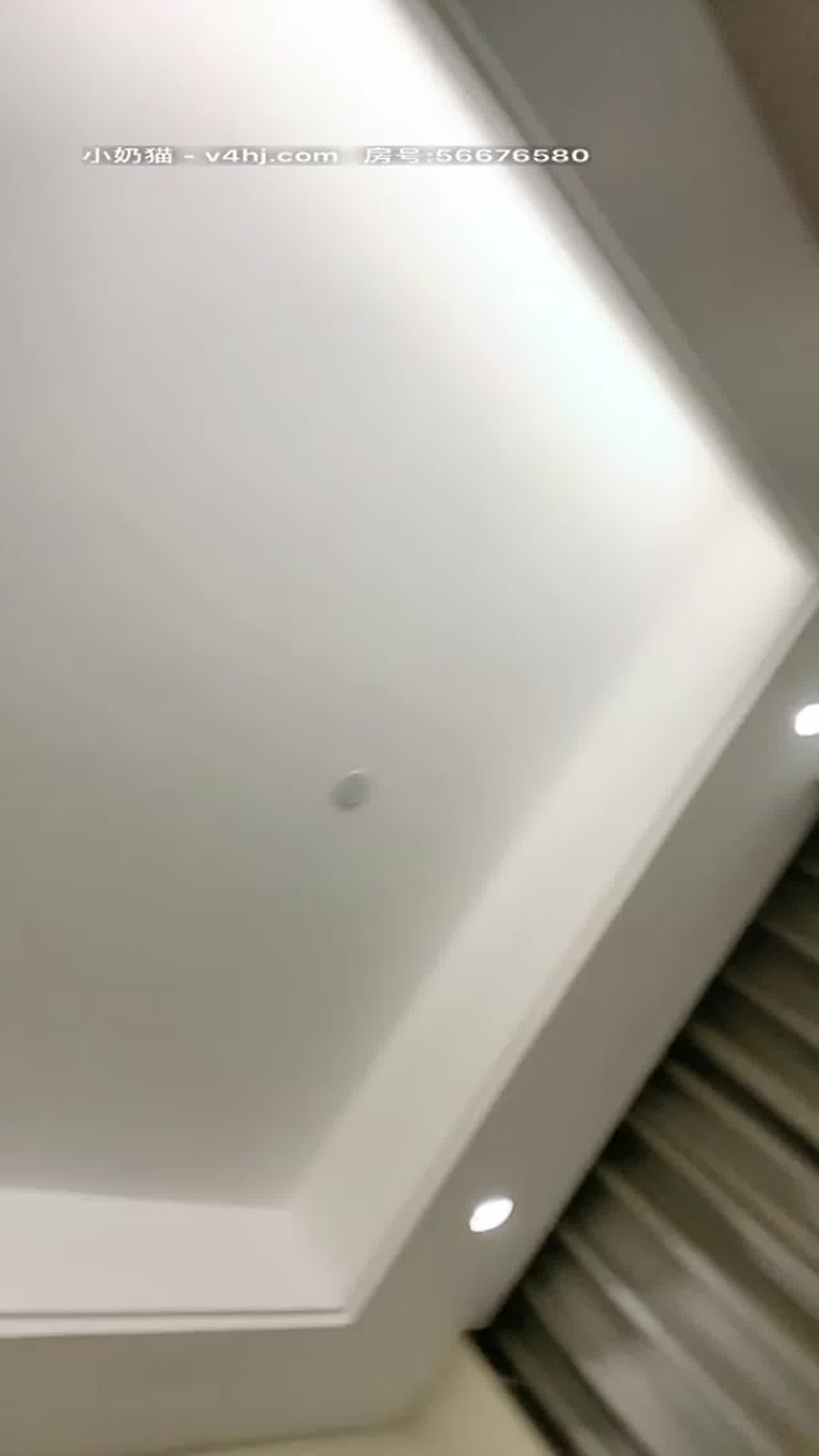  网红人间水蜜桃携闺蜜挑战双飞 的剧照7