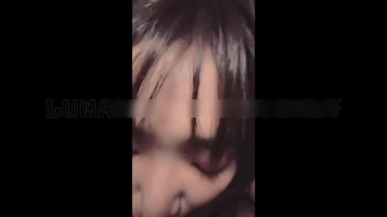  高价自购luna调教-口爆吞精，母狗躺在地上用盆放在脸上接尿，完美露脸口交，对母狗来说吞精是最大 的剧照2