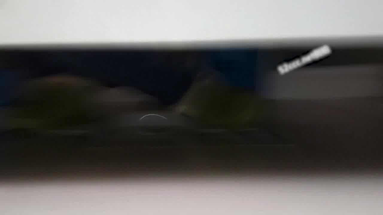  【女厕偷拍】被发现疯狂叫喊 的剧照9