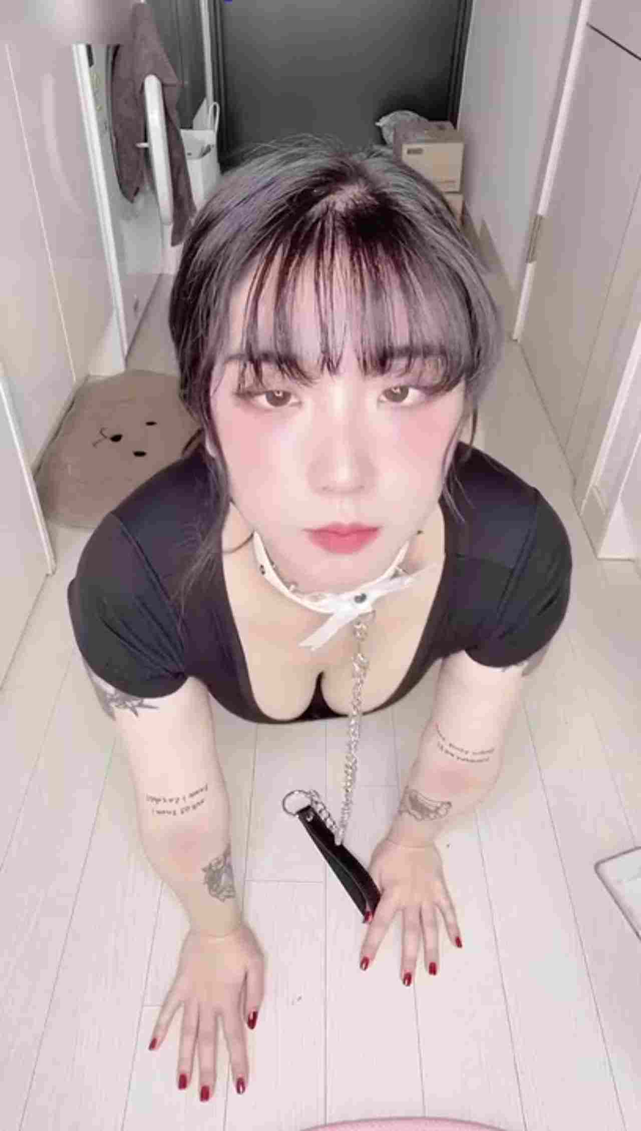  调教的极品母狗，身材不错 的剧照8