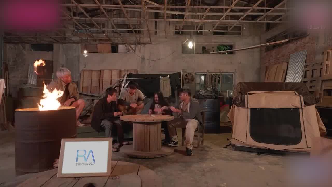  圣诞性爱传教 深喉乱交送性福 的剧照7