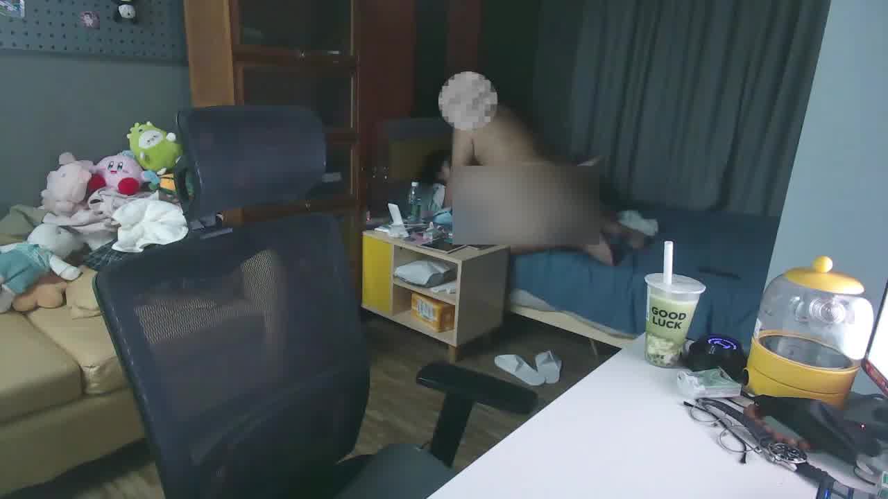  【快把小妹给忽悠瘸了，太会pua了】搞10分钟射了之后，还说能搞第二次，妹子操了40分钟还没射 的剧照10