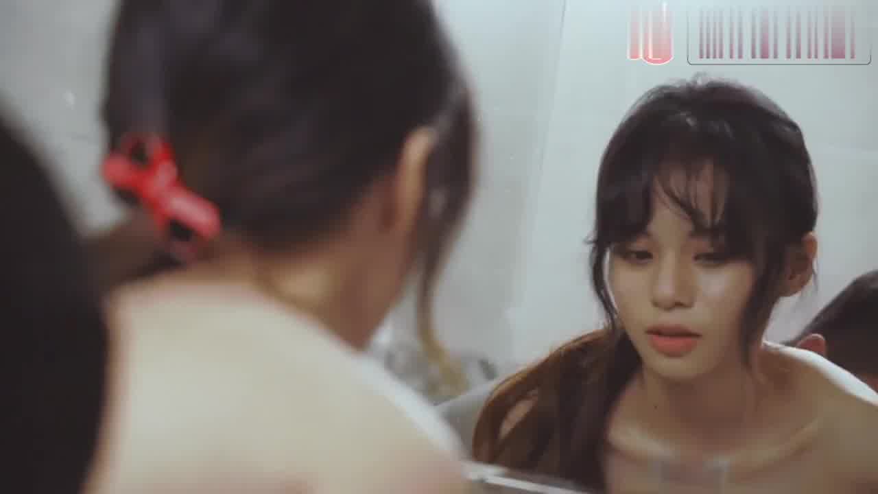  水电工修理淫靡学生妹 的剧照5