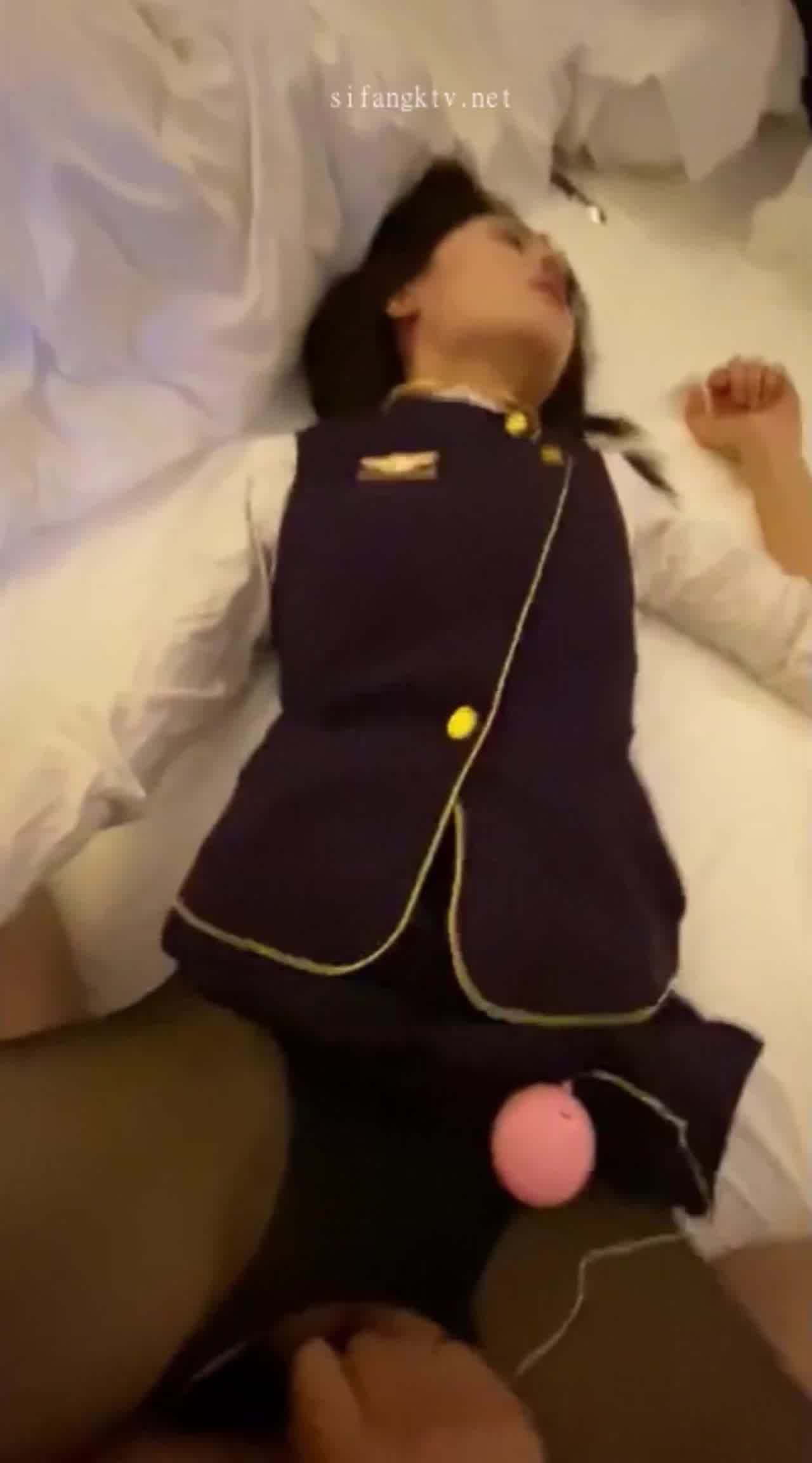  土豪包养空姐性爱自拍外流极品身材反差婊狂操拜金女 的剧照10