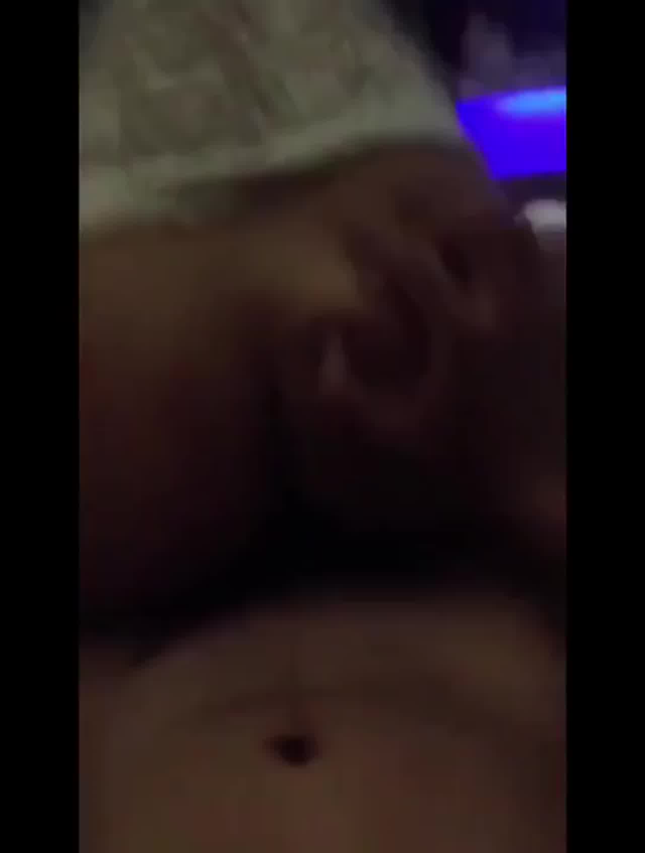  看到哥哥的鸡巴内裤就湿了 的剧照5