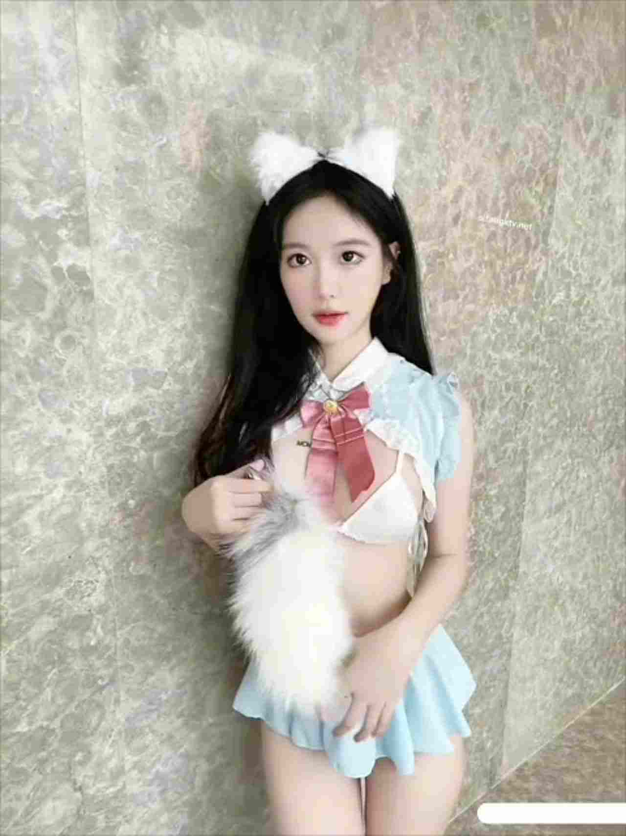  高颜值好身材长发超短裙自插肛塞 的剧照1