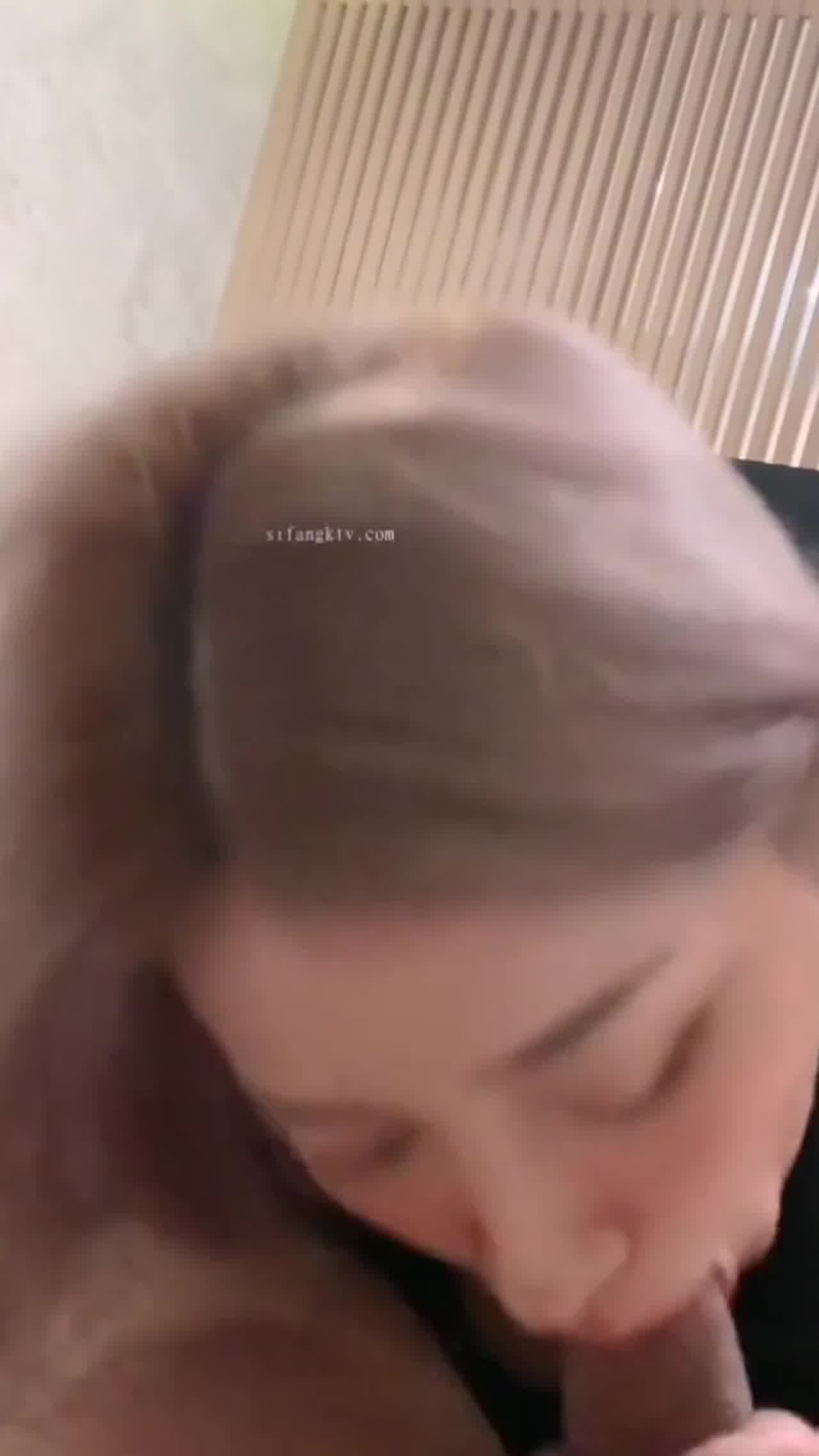  推特网红 babynookie 短发骚妹爱口交 的剧照5