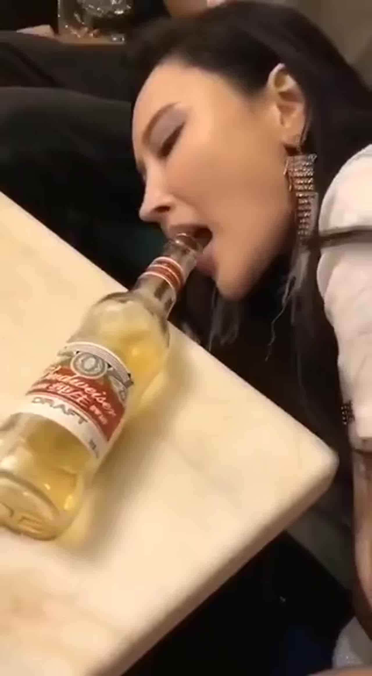  如果你看到这样的女人，请好好对她，因为她可能什么姿势都会 的剧照9