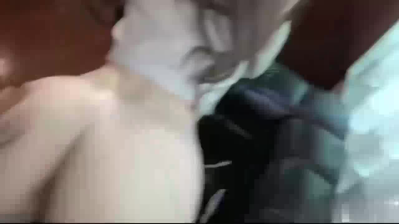  新手女模表情生涩 被摄影师现场调教出最淫贱表情 再继续拍 的剧照10